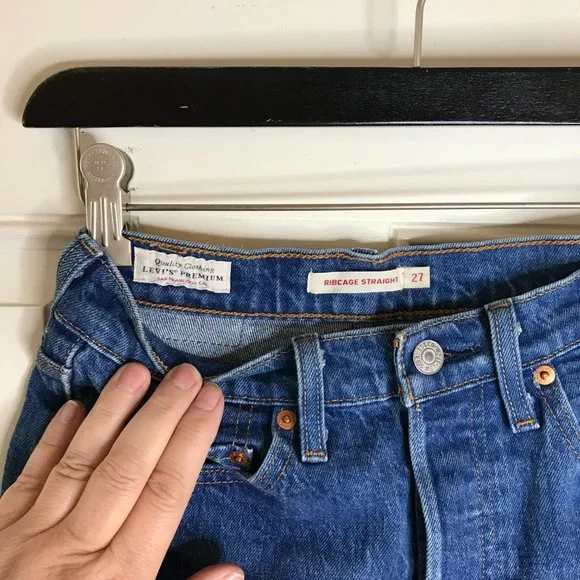 Levi's Womens Ribcage Straight Distressed Button Fly Jean Shorts Blue ~ Size 27 - Picture 4 of 4